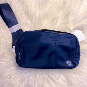 Lululemon Belt Bag (true navy)